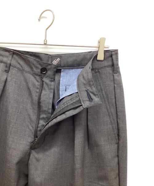 CORONA（コロナ）CORONA (コロナ) 2T DESERT SLACKS　スラックス　タックパンツ グレー サイズ:Mの古着・服飾アイテム