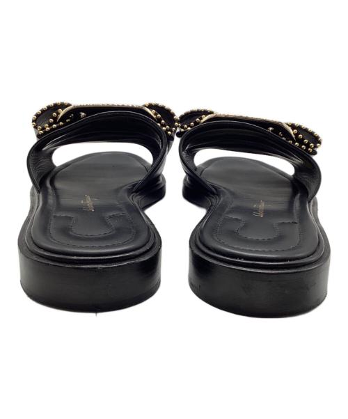 Salvatore Ferragamo（サルヴァトーレ フェラガモ）Salvatore Ferragamo (サルヴァトーレ フェラガモ) ヴァラスタッズサンダル ブラック サイズ: 8Dの古着・服飾アイテム