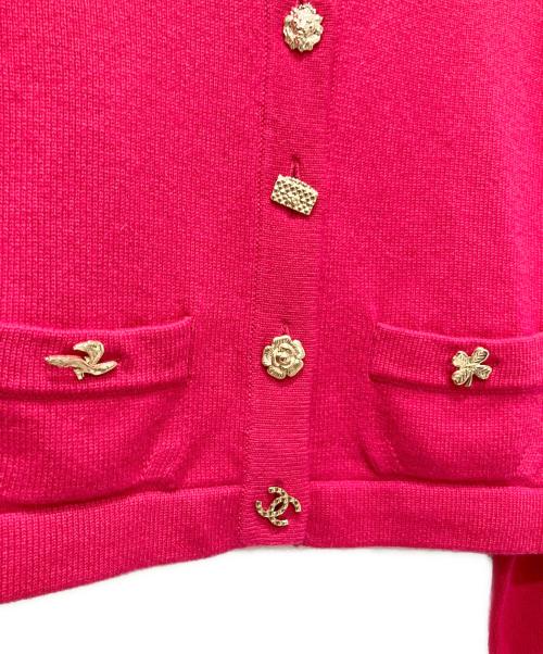 CHANEL（シャネル）CHANEL (シャネル) アイコンボタンカシミヤカーディガン ショッキングピンク サイズ:38の古着・服飾アイテム