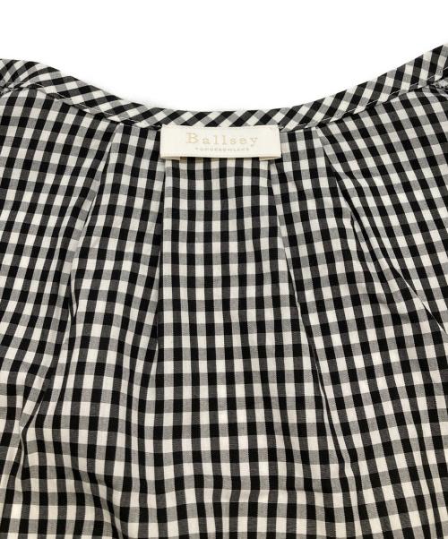 BALLSEY（ボールジィ）BALLSEY (ボールジィ) ギンガムチェック ギャザーパフブラウス ブラック×ホワイト サイズ:36の古着・服飾アイテム