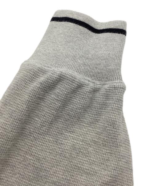 PALACE（パレス）PALACE (パレス) Das Palace Waffle Crew グレー サイズ:Mの古着・服飾アイテム