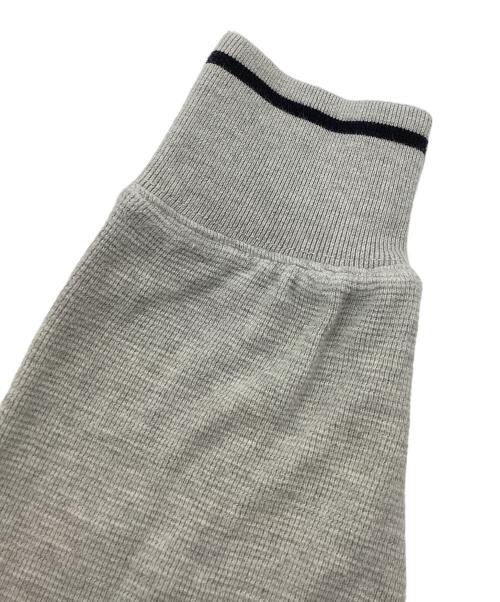 PALACE（パレス）PALACE (パレス) Das Palace Waffle Crew グレー サイズ:Mの古着・服飾アイテム