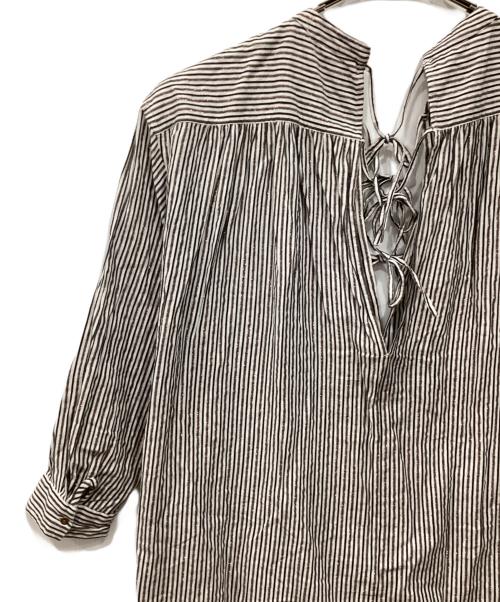 sara mallika（サラマリカ）sara mallika (サラマリカ) COTTON STRIPE RIBBON SHIRTS グレー サイズ:Freeの古着・服飾アイテム