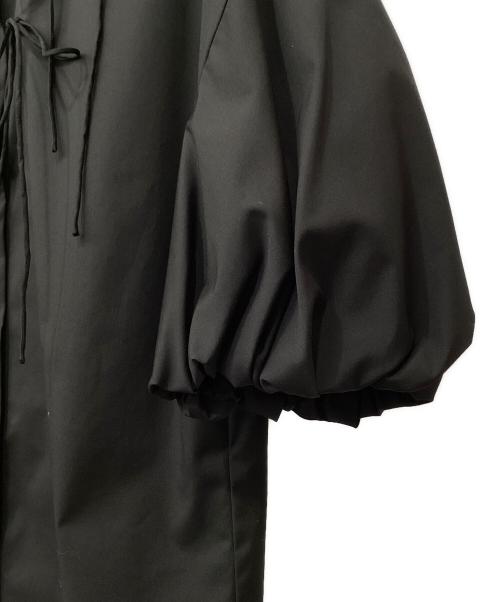 Loulou Willoughby（ルルウィルビー）Loulou Willoughby (ルルウィルビー) コサージュシャツ ブラック サイズ:2 未使用品の古着・服飾アイテム