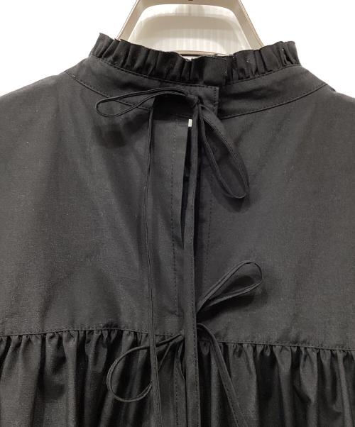 TSURU by MARIKO OIKAWA（ツルバイマリコオイカワ）TSURU by MARIKO OIKAWA (ツルバイマリコオイカワ) ティアードギャザーフレンチスリーブブラウス ブラック サイズ:Freeの古着・服飾アイテム