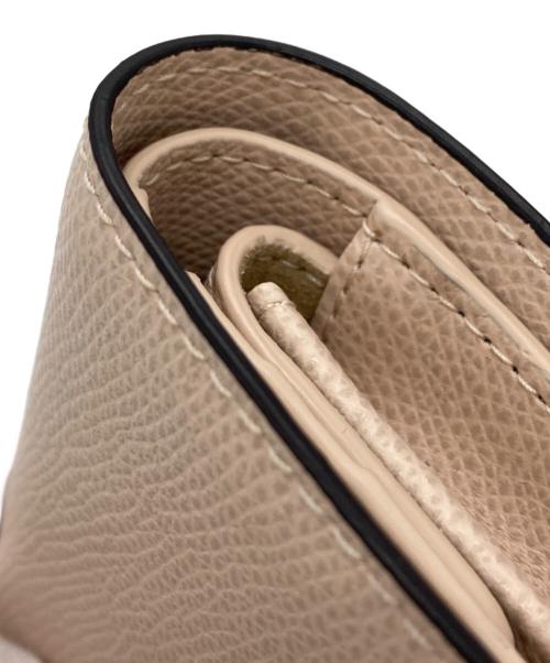 FURLA（フルラ）FURLA (フルラ) カメリア 2つ折り財布 ピンクの古着・服飾アイテム