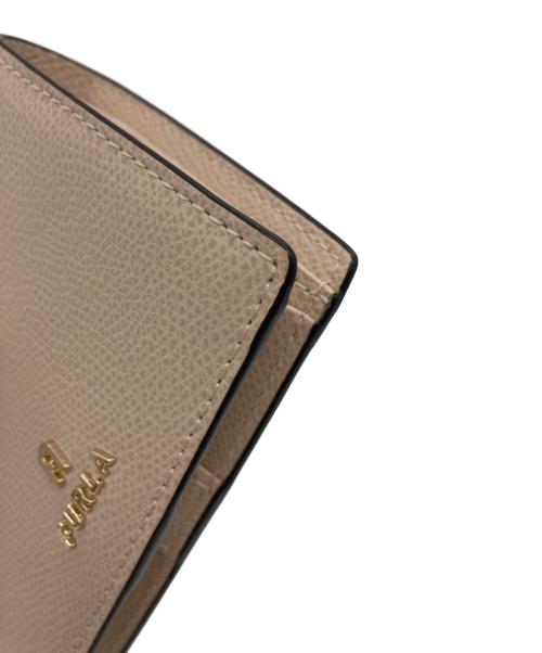 FURLA（フルラ）FURLA (フルラ) カメリア 2つ折り財布 ピンクの古着・服飾アイテム