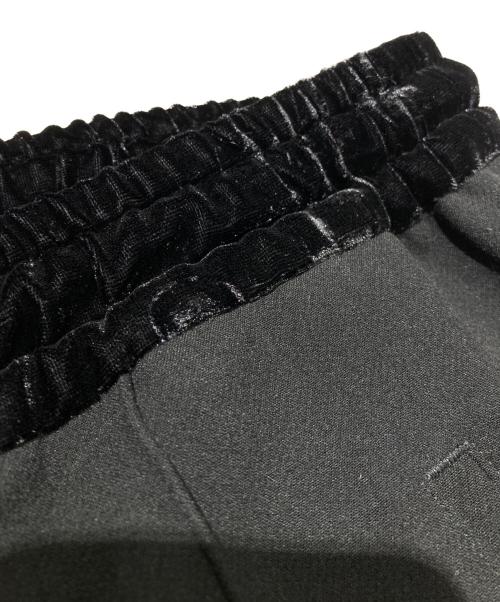 ONE GRAVITY（ワングラヴィティ）ONE GRAVITY (ワングラヴィティ) トリムベルトテーパードトラックパツ ブラック サイズ:XLの古着・服飾アイテム