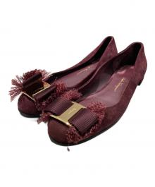 Salvatore Ferragamo（サルヴァトーレ フェラガモ）の古着「スウェードヴァラフリンジパンプス」｜ワインレッド