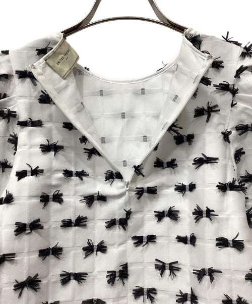 UNITED ARROWS（ユナイテッドアローズ）UNITED ARROWS (ユナイテッドアローズ) リボン カットジャカード 8SL ブラウス ホワイト サイズ:38の古着・服飾アイテム