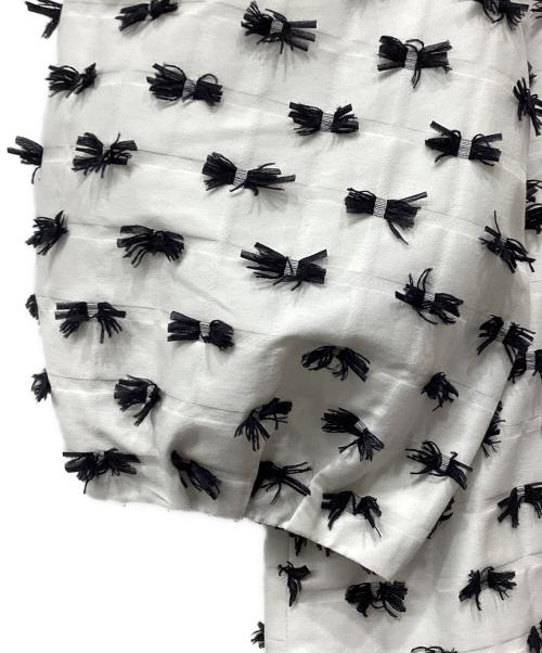 UNITED ARROWS（ユナイテッドアローズ）UNITED ARROWS (ユナイテッドアローズ) リボン カットジャカード 8SL ブラウス ホワイト サイズ:38の古着・服飾アイテム