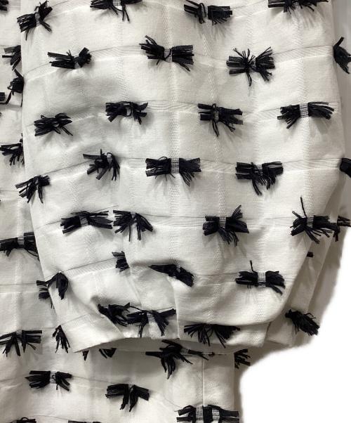 UNITED ARROWS（ユナイテッドアローズ）UNITED ARROWS (ユナイテッドアローズ) リボン カットジャカード 8SL ブラウス ホワイト サイズ:38の古着・服飾アイテム