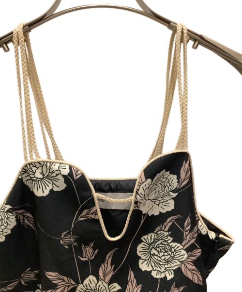 FUMIE=TANAKA（フミエタナカ）FUMIE=TANAKA (フミエタナカ) フラワープリントキャミ ワンピース　FUMIE=TANAKA（フミエタナカ）　F23S-27 ブラック サイズ:2の古着・服飾アイテム