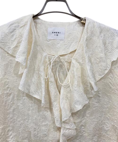 Ameri（アメリ）AMERI (アメリ) 2WAY EMBROIDERY RUFFLE BLOUSE アイボリー サイズ:Freeの古着・服飾アイテム