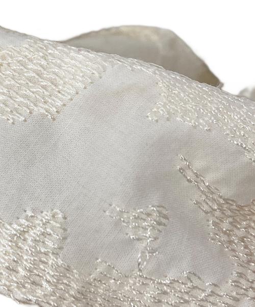 Ameri（アメリ）AMERI (アメリ) 2WAY EMBROIDERY RUFFLE BLOUSE アイボリー サイズ:Freeの古着・服飾アイテム