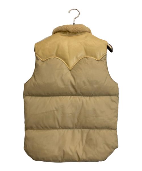 RockyMountainFeatherBed（ロッキーマウンテンフェザーベッド）RockyMountainFeatherBed (ロッキーマウンテンフェザーベッド) レザー切替ダウンベスト ベージュ サイズ:7/8の古着・服飾アイテム