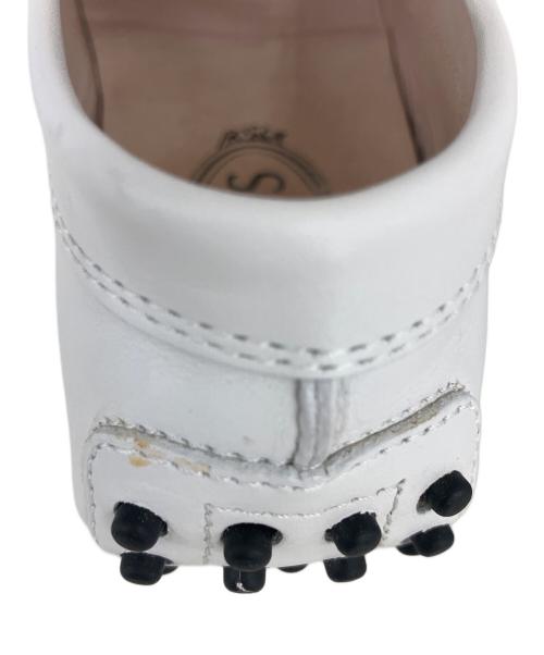 TOD'S（トッズ）TOD'S (トッズ) ドライビングシューズ ホワイト サイズ:SIZE37の古着・服飾アイテム
