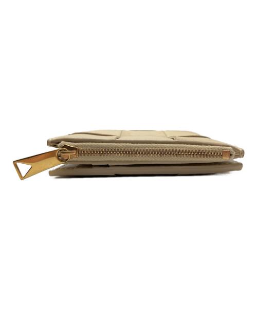 BOTTEGA VENETA（ボッテガベネタ）BOTTEGA VENETA (ボッテガベネタ) マキシイントレチャート スモールカセット 二つ折り財布の古着・服飾アイテム