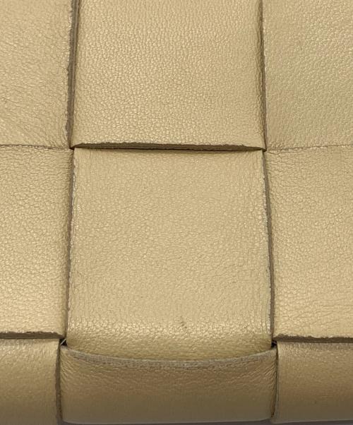 BOTTEGA VENETA（ボッテガベネタ）BOTTEGA VENETA (ボッテガベネタ) マキシイントレチャート スモールカセット 二つ折り財布の古着・服飾アイテム