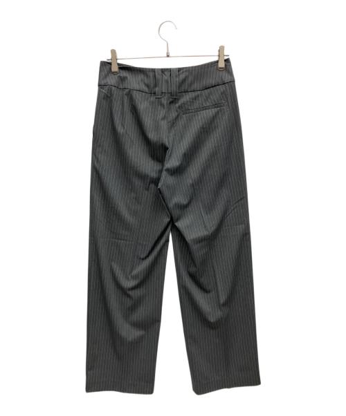 M TO R（ムウトアール）M TO R (ムウトアール) PINSTRIPE STRAIGHT PANTS グレー サイズ:38 未使用品の古着・服飾アイテム