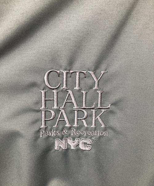 6(ROKU) BEAUTY&YOUTH（ロク ビューティーアンドユース）6(ROKU) BEAUTY&YOUTH (ロク ビューティーアンドユース) PORT AUTHORITY (ポートオーソリティ) ポリエステル フリース ブルゾン グレー サイズ:Mの古着・服飾アイテム