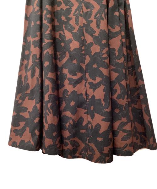 Noble（ノーブル）Noble (ノーブル) アルチザンフラワープリントフレアスカート ブラウン×ブラック サイズ:36の古着・服飾アイテム