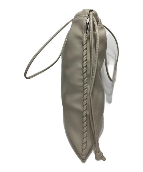 VASIC（ヴァジック）VASIC (ヴァジック) WELLSトートバッグ アイボリーの古着・服飾アイテム