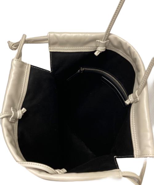 VASIC（ヴァジック）VASIC (ヴァジック) WELLSトートバッグ アイボリーの古着・服飾アイテム