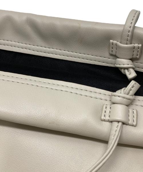 VASIC（ヴァジック）VASIC (ヴァジック) WELLSトートバッグ アイボリーの古着・服飾アイテム