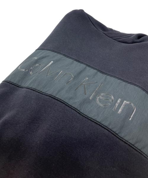 Calvin Klein（カルバンクライン）Calvin Klein (カルバンクライン) プルオーバーロゴパーカー ブラック サイズ:Mの古着・服飾アイテム