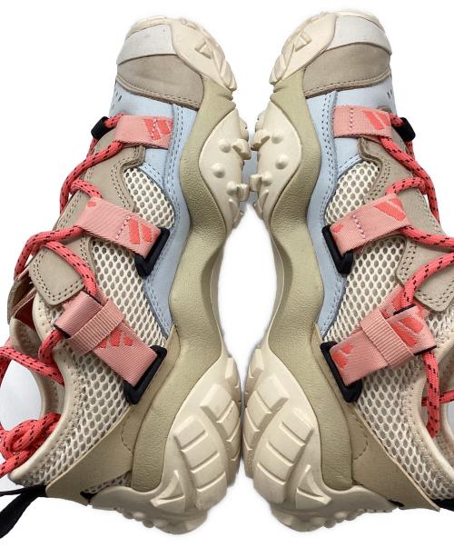 adidas（アディダス）adidas (アディダス) FYW XTA ローカットスニーカー ベージュ サイズ:24の古着・服飾アイテム