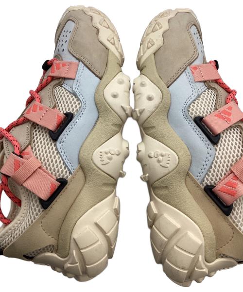 adidas（アディダス）adidas (アディダス) FYW XTA ローカットスニーカー ベージュ サイズ:24の古着・服飾アイテム