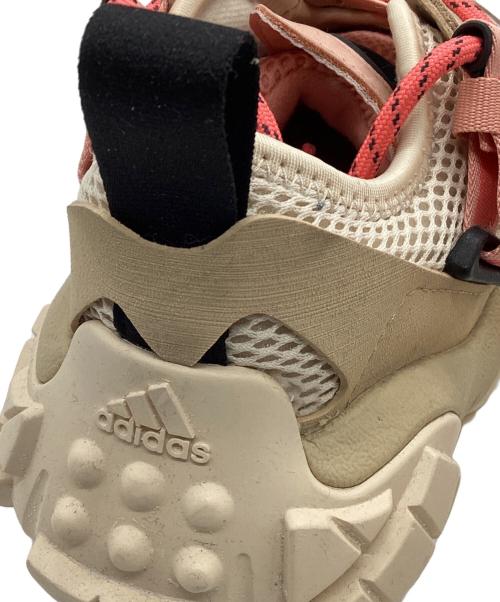adidas（アディダス）adidas (アディダス) FYW XTA ローカットスニーカー ベージュ サイズ:24の古着・服飾アイテム