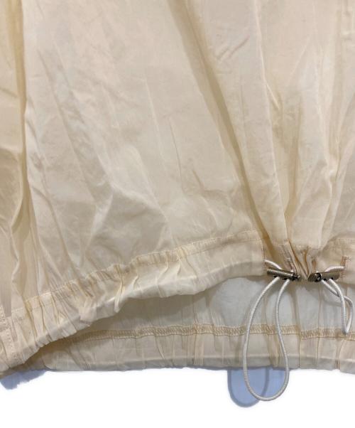 6(ROKU) BEAUTY&YOUTH（ロク ビューティーアンドユース）6(ROKU) BEAUTY&YOUTH (ロク ビューティーアンドユース) SUKE ZIP ANORAK アイボリー サイズ:FREEの古着・服飾アイテム