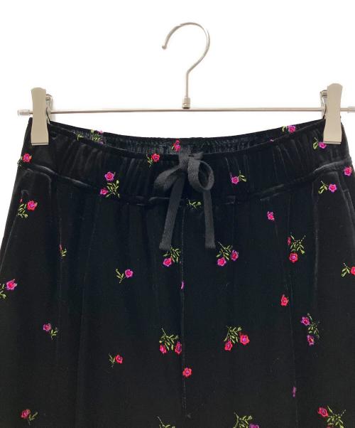 ticca（ティッカ）TICCA (ティッカ) フラワーエンブロイダリーベロアパンツ ブラック サイズ:freeの古着・服飾アイテム