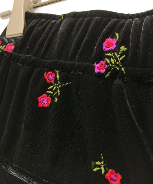 ticca（ティッカ）TICCA (ティッカ) フラワーエンブロイダリーベロアパンツ ブラック サイズ:freeの古着・服飾アイテム