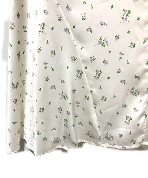 Rosarymoon（ロザリームーン）Rosarymoon (ロザリームーン) Flower Satin Cami Dress ホワイト サイズ:freeの古着・服飾アイテム