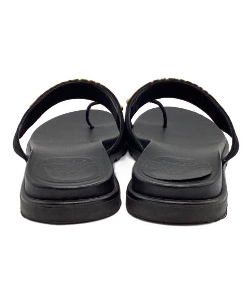 il Sandalo（イルサンダロ）il Sandalo (イルサンダロ) ゴールドプレートサムループサンダル ブラック サイズ:37の古着・服飾アイテム