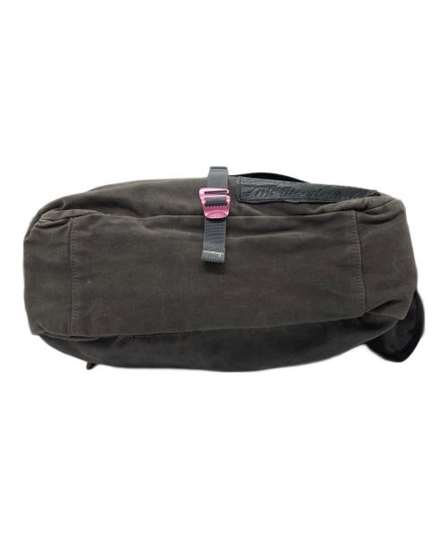 Acne studios（アクネ ストゥディオス）Acne studios (アクネ ストゥディオス) メッセンジャーバッグ グレーの古着・服飾アイテム