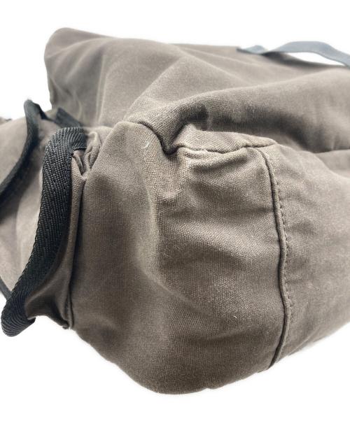 Acne studios（アクネ ストゥディオス）Acne studios (アクネ ストゥディオス) メッセンジャーバッグ グレーの古着・服飾アイテム