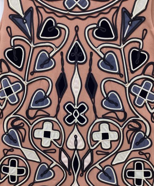 GRACE CONTINENTAL（（グレースコンチネンタル）GRACE CONTINENTAL (（グレースコンチネンタル) マルチモチーフコード刺繍ワンピース ベージュ サイズ:36の古着・服飾アイテム