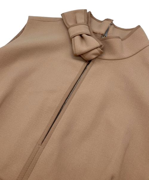 RED VALENTINO（レッドヴァレンティノ）RED VALENTINO (レッドヴァレンティノ) リボン付ノースリーブワンピース ベージュ サイズ:42の古着・服飾アイテム