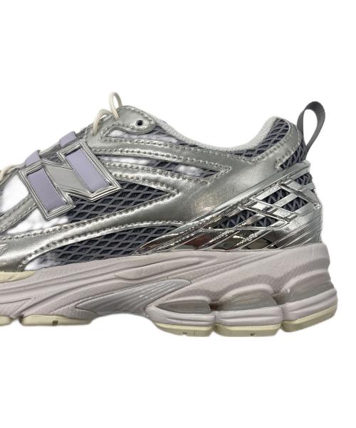 NEW BALANCE（ニューバランス）NEW BALANCE (ニューバランス) ローカットスニーカー グレー×シルバー サイズ:25.5cmの古着・服飾アイテム