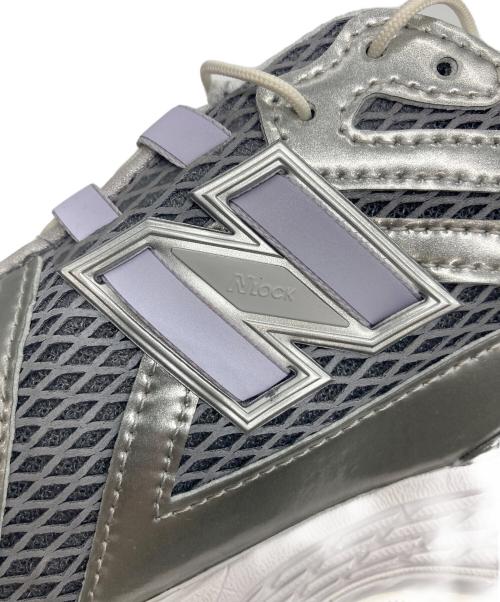 NEW BALANCE（ニューバランス）NEW BALANCE (ニューバランス) ローカットスニーカー グレー×シルバー サイズ:25.5cmの古着・服飾アイテム