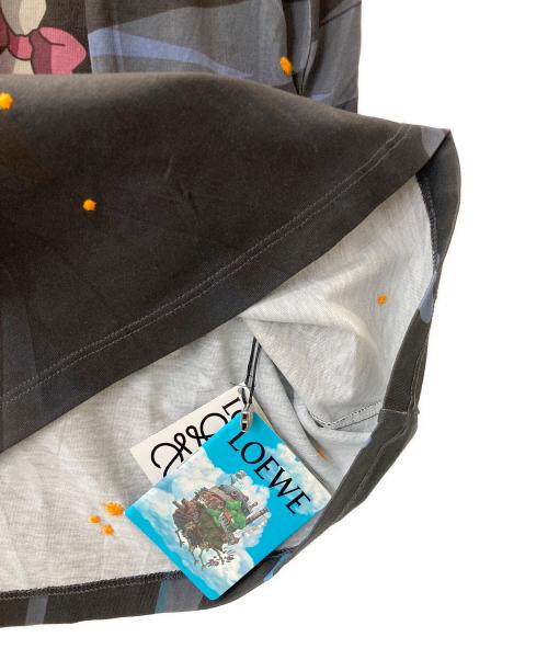 LOEWE（ロエベ）LOEWE (ロエベ) スタジオジブリ (スタジオジブリ) アナグラム コラボ Tシャツ ハウルの動く城 ブラック サイズ:S 未使用品の古着・服飾アイテム