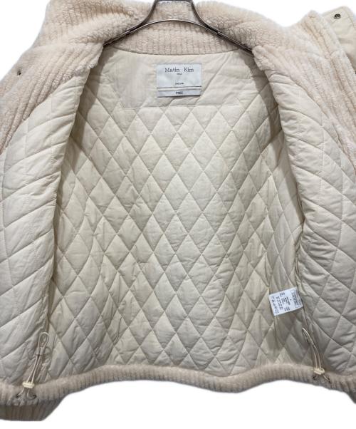 Matin Kim（マーティン・キム）Matin Kim (マーティン・キム) OUT POCKET FUZZY PUFFER JUMPER アイボリー サイズ:FREEの古着・服飾アイテム
