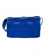 BOTTEGA VENETAボッテガベネタ）の古着「CASSETTE カセットショルダーバッグ」｜ブルー