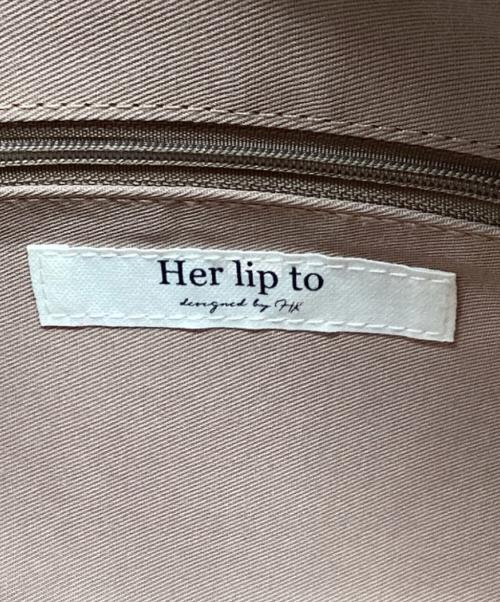 HER LIP TO（ハーリップトゥ）HER LIP TO (ハーリップトゥ) Trois Logo Mini Boston Bag nude beigeの古着・服飾アイテム