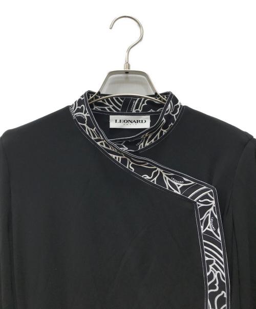 LEONARD（レオナール）LEONARD (レオナール) ラインプリントワンピース ブラック サイズ:38の古着・服飾アイテム