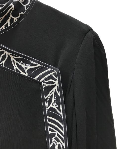 LEONARD（レオナール）LEONARD (レオナール) ラインプリントワンピース ブラック サイズ:38の古着・服飾アイテム